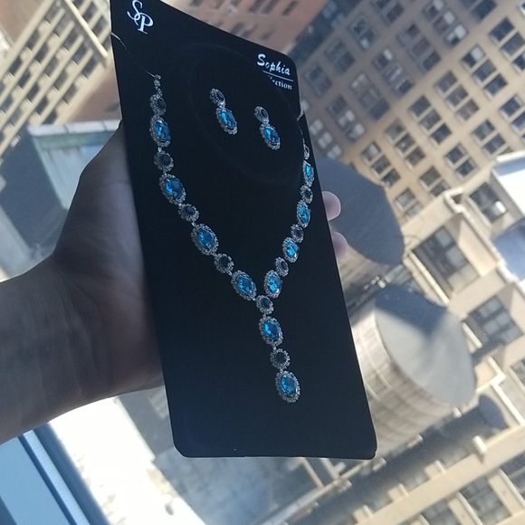 SP Sophia Collection Oval Necklace & Earrings Set - Picture 3 of 5